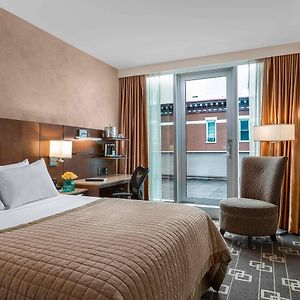Executive Queen Room Balcony High Floor